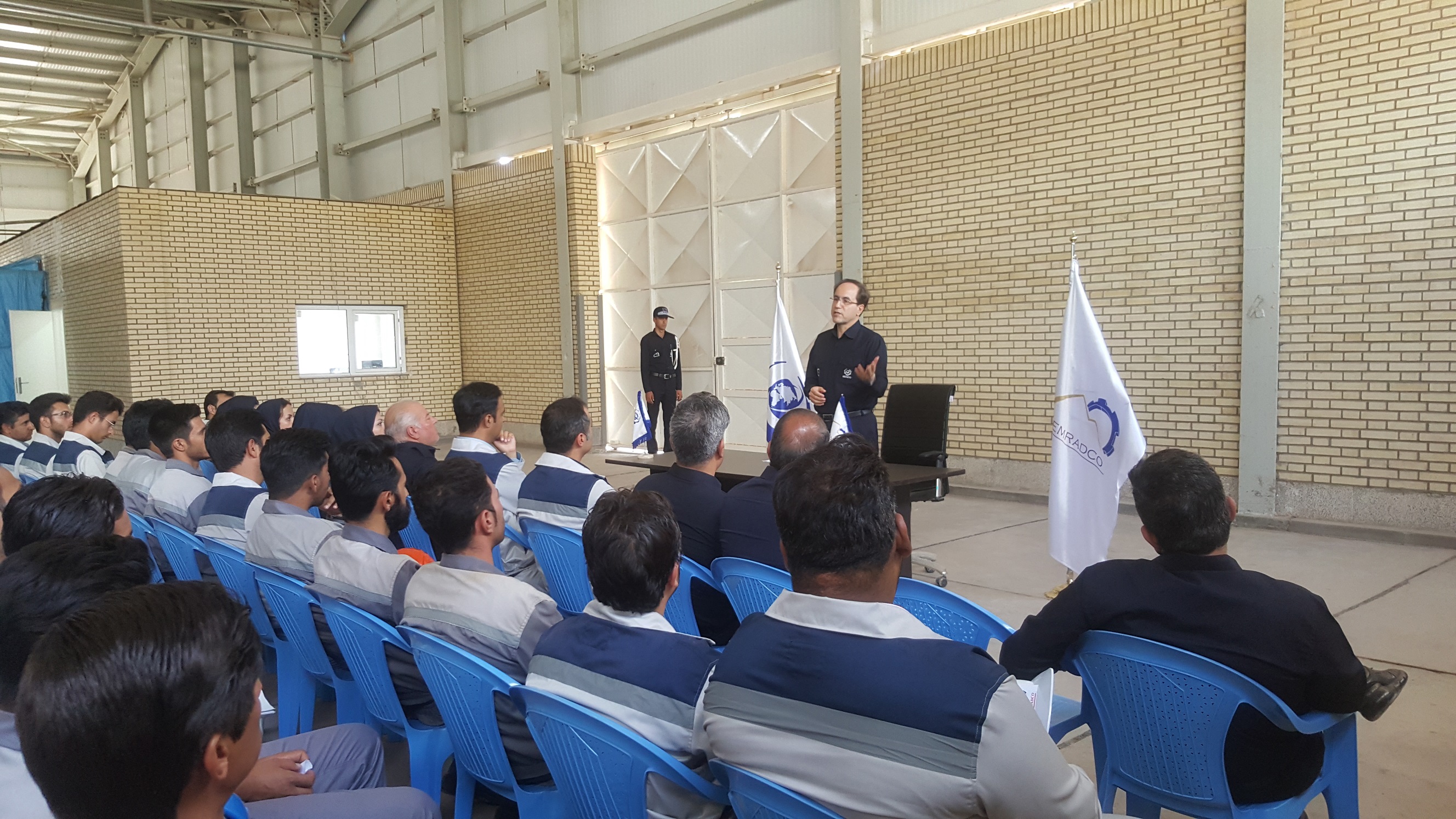 دیدار مدیرعامل شرکت ممرادکو با کارکنان و کارشناسان کارخانه آهک و دولومیت