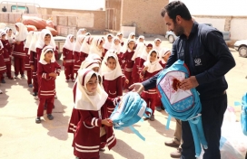 توزیع بسته های حمایتی تحصیلی با آغاز سال تحصیلی ۹۹-۹۸ - 1